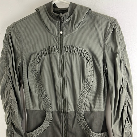 Lululemon Dance Studio Grey Pinstripe Reversible Running Jacket - Picture 3 of 11